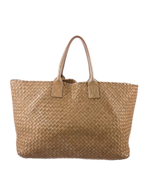 bottega veneta cabat.